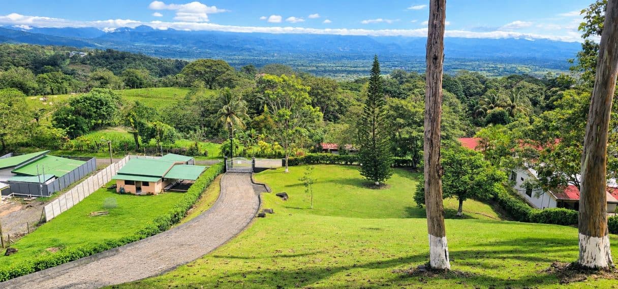 Spacious Family Home with Arenal Volcano Views in Florencia, photo 25