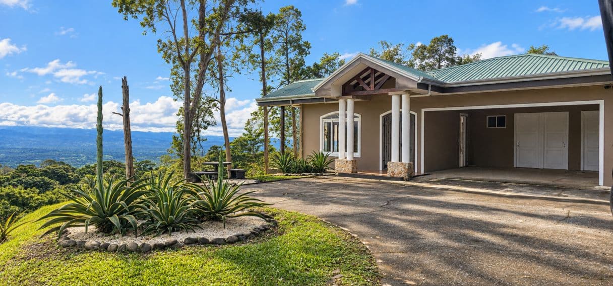Spacious Family Home with Arenal Volcano Views in Florencia, photo 4