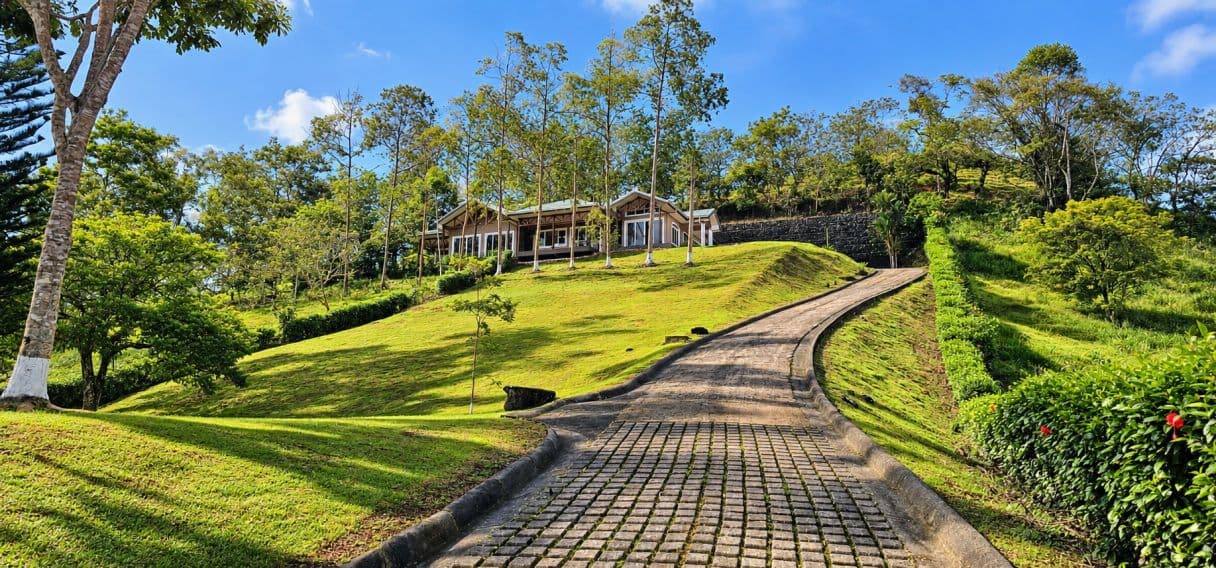 Spacious Family Home with Arenal Volcano Views in Florencia, photo 2