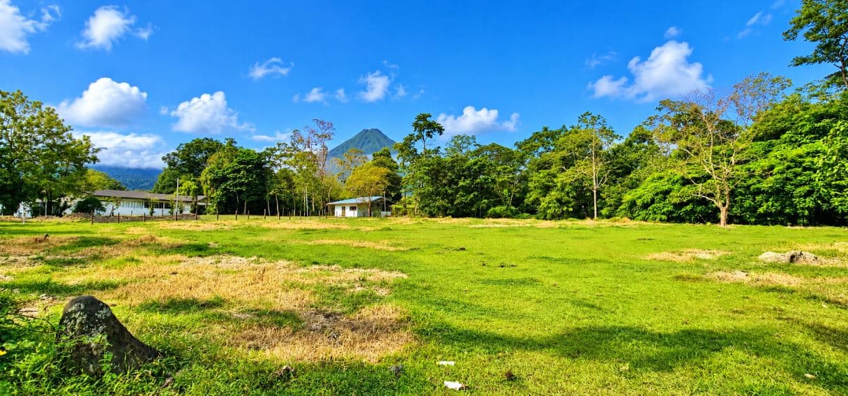 Build in the Heart of La Fortuna – 4,261 m² with Direct Arenal Volcano Views, photo 2
