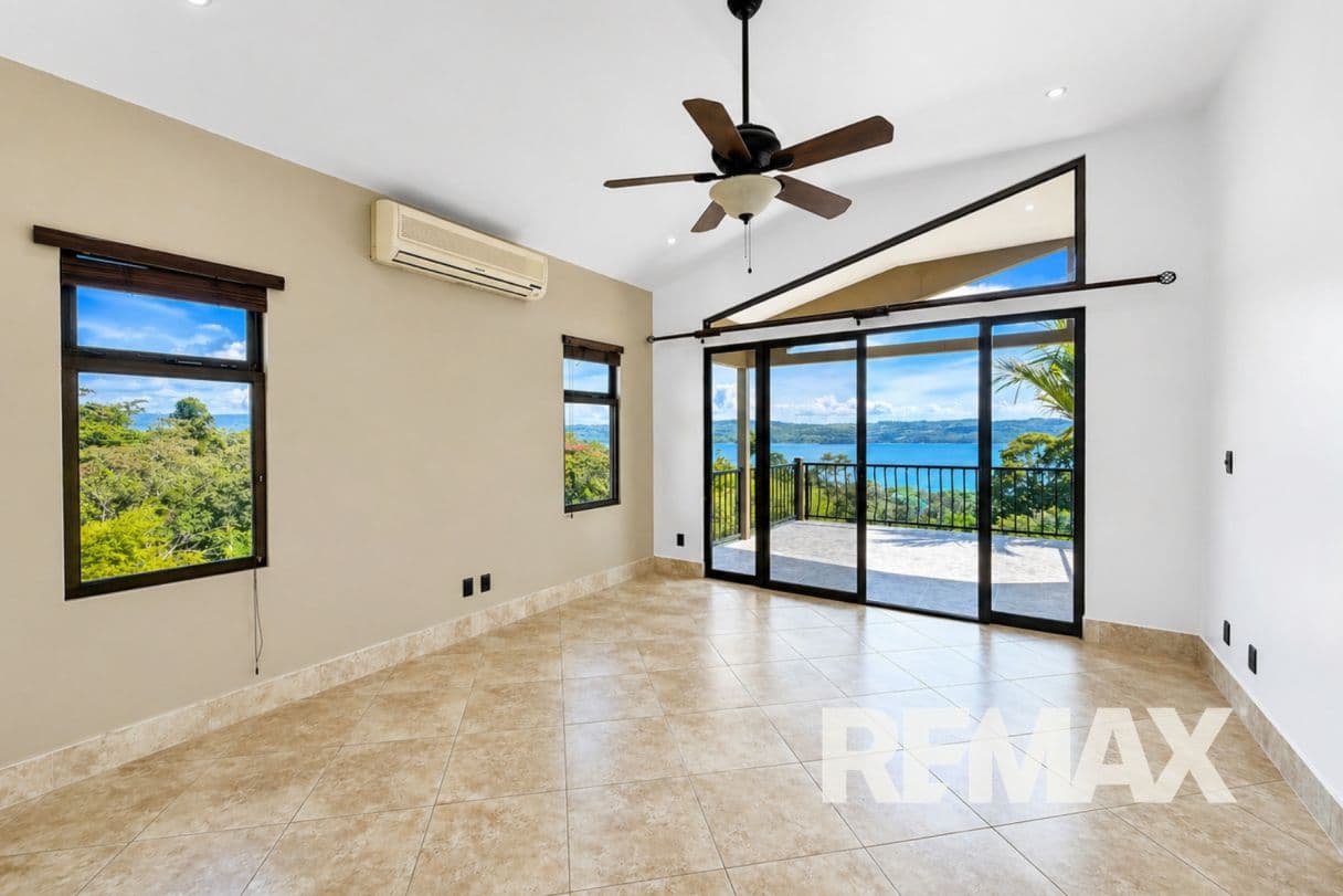 Panoramic Lake Arenal View 3 BR 3BA Home in Exclusive Gated Community with Pool, photo 14