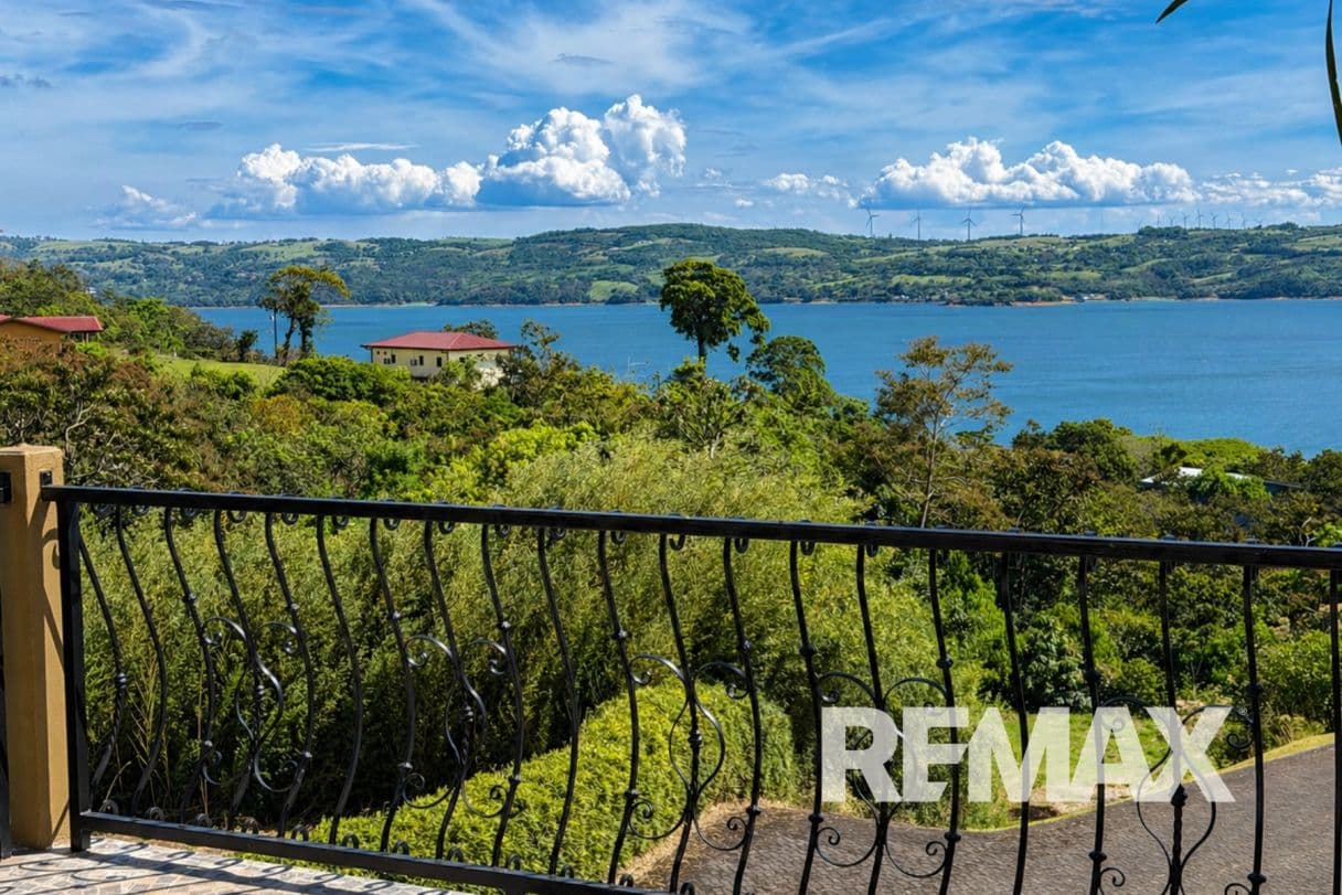Panoramic Lake Arenal View 3 BR 3BA Home in Exclusive Gated Community with Pool, photo 17