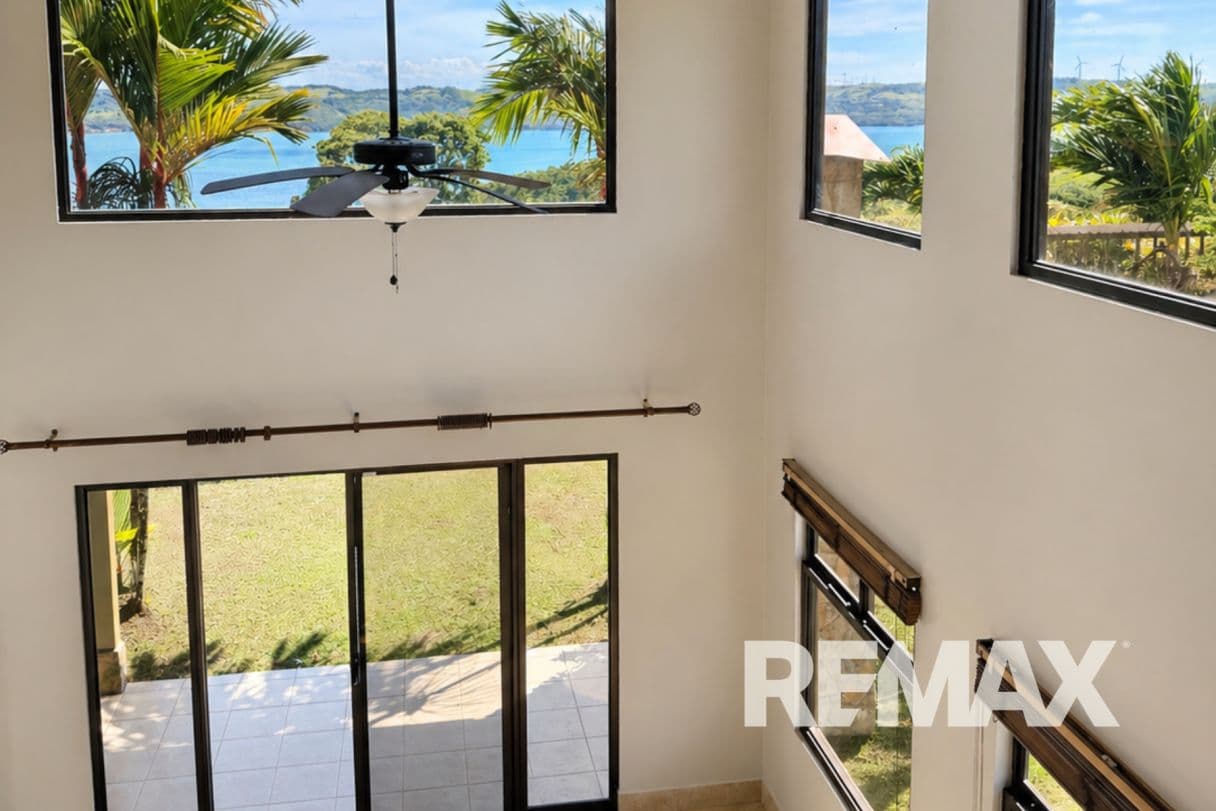 Panoramic Lake Arenal View 3 BR 3BA Home in Exclusive Gated Community with Pool, photo 8