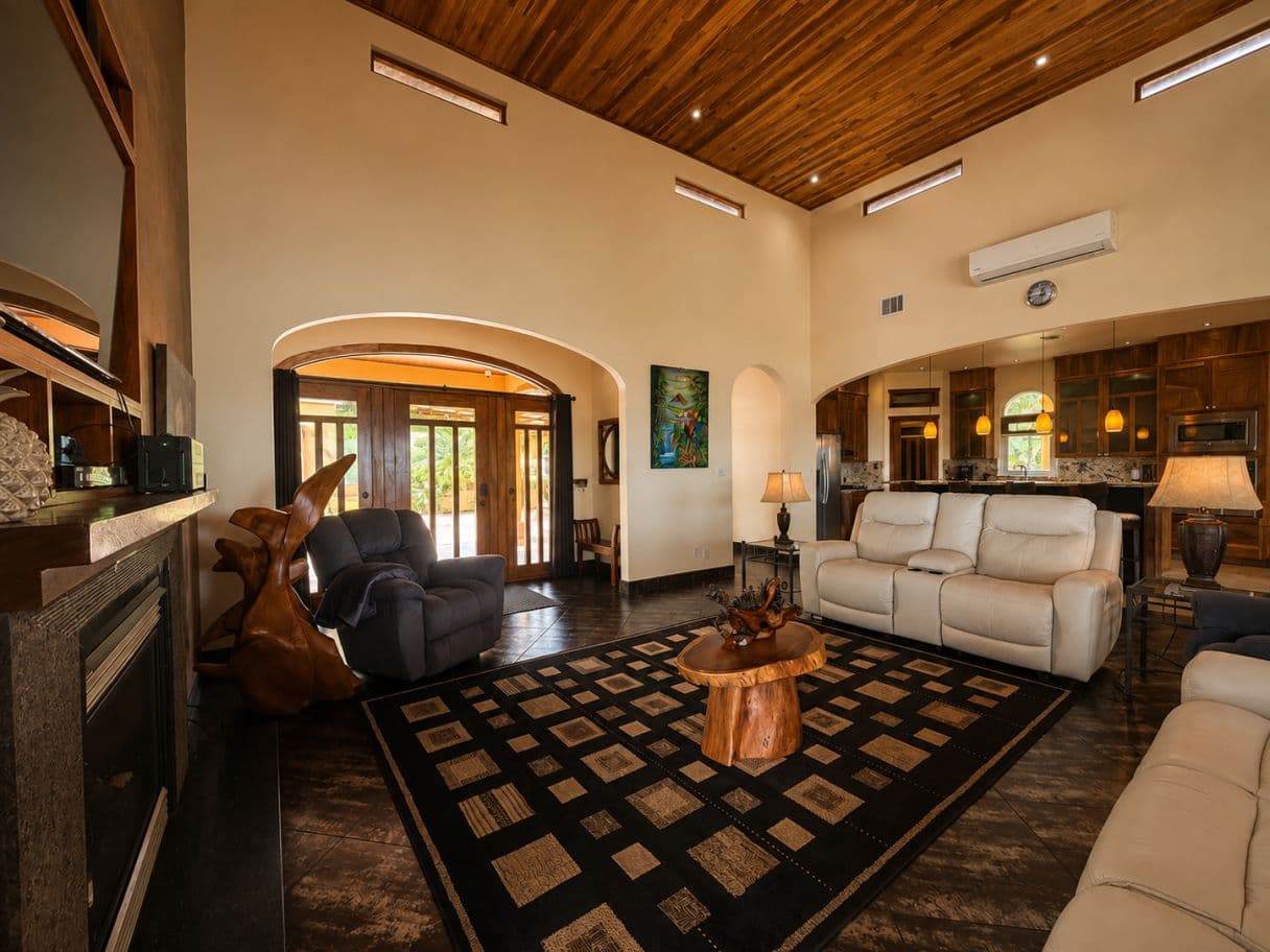 Distinguished Private Estate Villa Tranquila with Panoramic Lake Arenal Views, Guest House & Heated Indoor Pool, photo 18