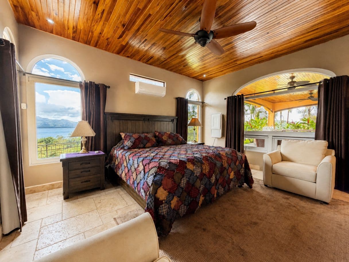Distinguished Private Estate Villa Tranquila with Panoramic Lake Arenal Views, Guest House & Heated Indoor Pool, photo 20