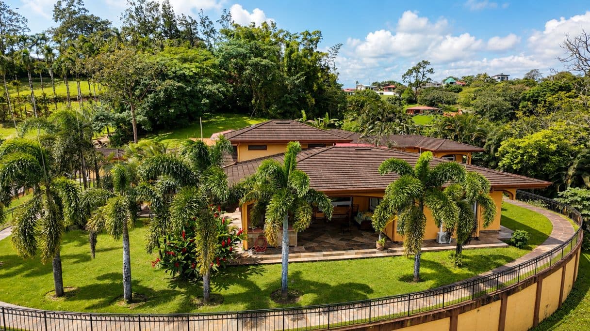 Distinguished Private Estate Villa Tranquila with Panoramic Lake Arenal Views, Guest House & Heated Indoor Pool, photo 35