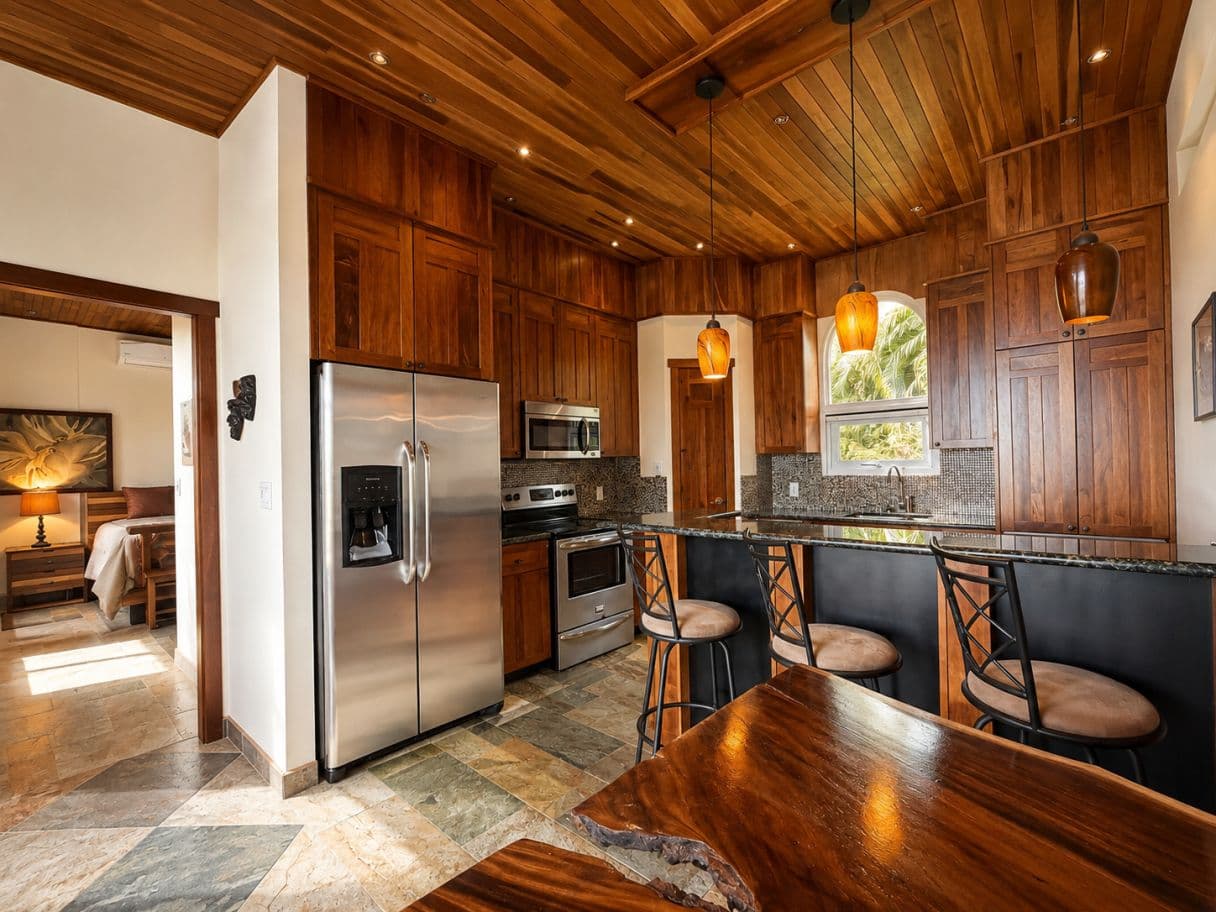 Distinguished Private Estate Villa Tranquila with Panoramic Lake Arenal Views, Guest House & Heated Indoor Pool, photo 28