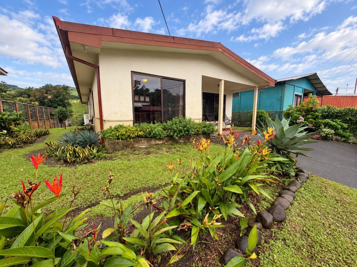 A Traditional Costa Rican Home with Character in Tronadora