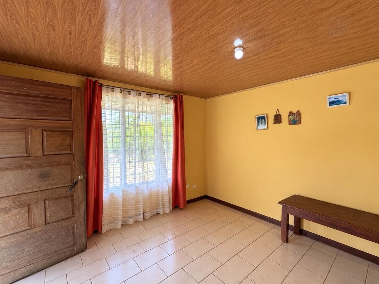 Commercial Lot with a House and Three Rental Cabins, Offering Business Potential Along Route 1 — Lourdes de Abangares, photo 2