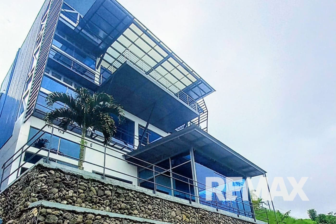 Ultra-modern Mansion for sale near La Fortuna in Ciudad Quesada, 4 Levels, Elevator, Indoor Pool and Jacuzzi w Volcano Views, photo 2