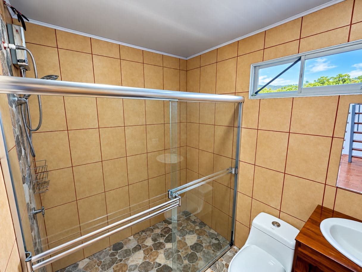 Modern Cabin on Huge Property in Tilaran near Lake Arenal Costa Rica for Sale, photo 11