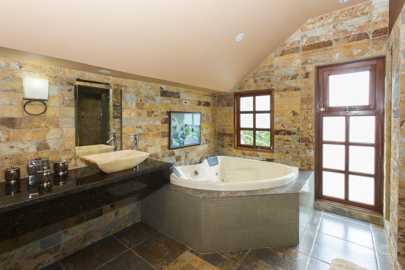 Luxurious “Tronadora”Lake Arenal Mansion for Sale with Picturesque Country Views and Lake Views, photo 10