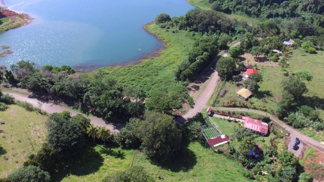 Lakefront lot for sale at Lake Arenal, Tronadora