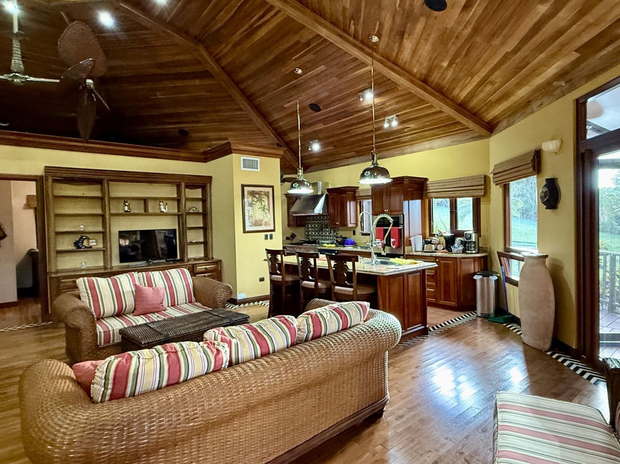 Luxury Lakefront Villa at Lake Arenal, photo 8