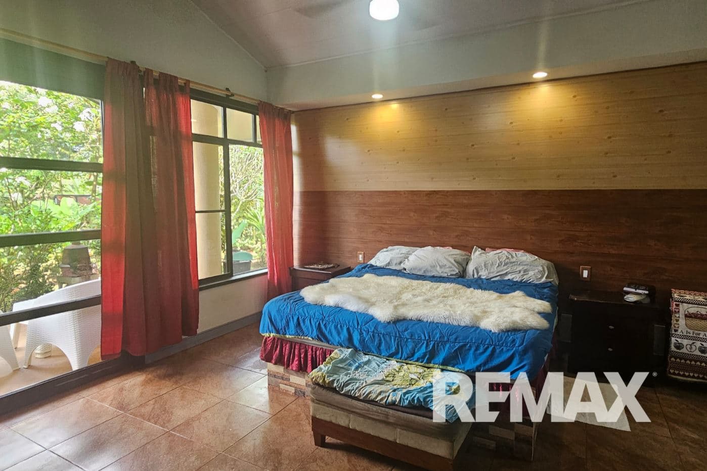 Spacious 3-Bed, 2-Bath Bungalow on a Large, Fenced Property Near La Fortuna – Garage with Guest House Potential!, photo 7