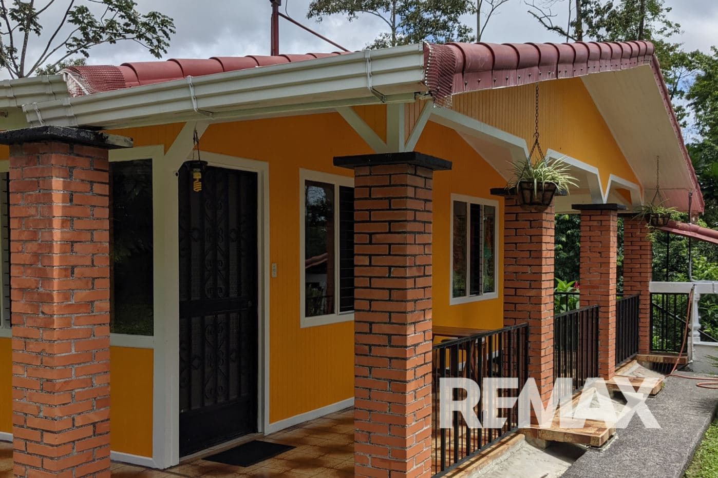 17-Acre Estate with Pool, Guest House & Income Potential Near La Fortuna, photo 7