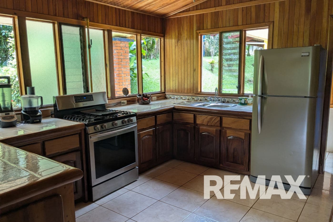 17-Acre Estate with Pool, Guest House & Income Potential Near La Fortuna, photo 12