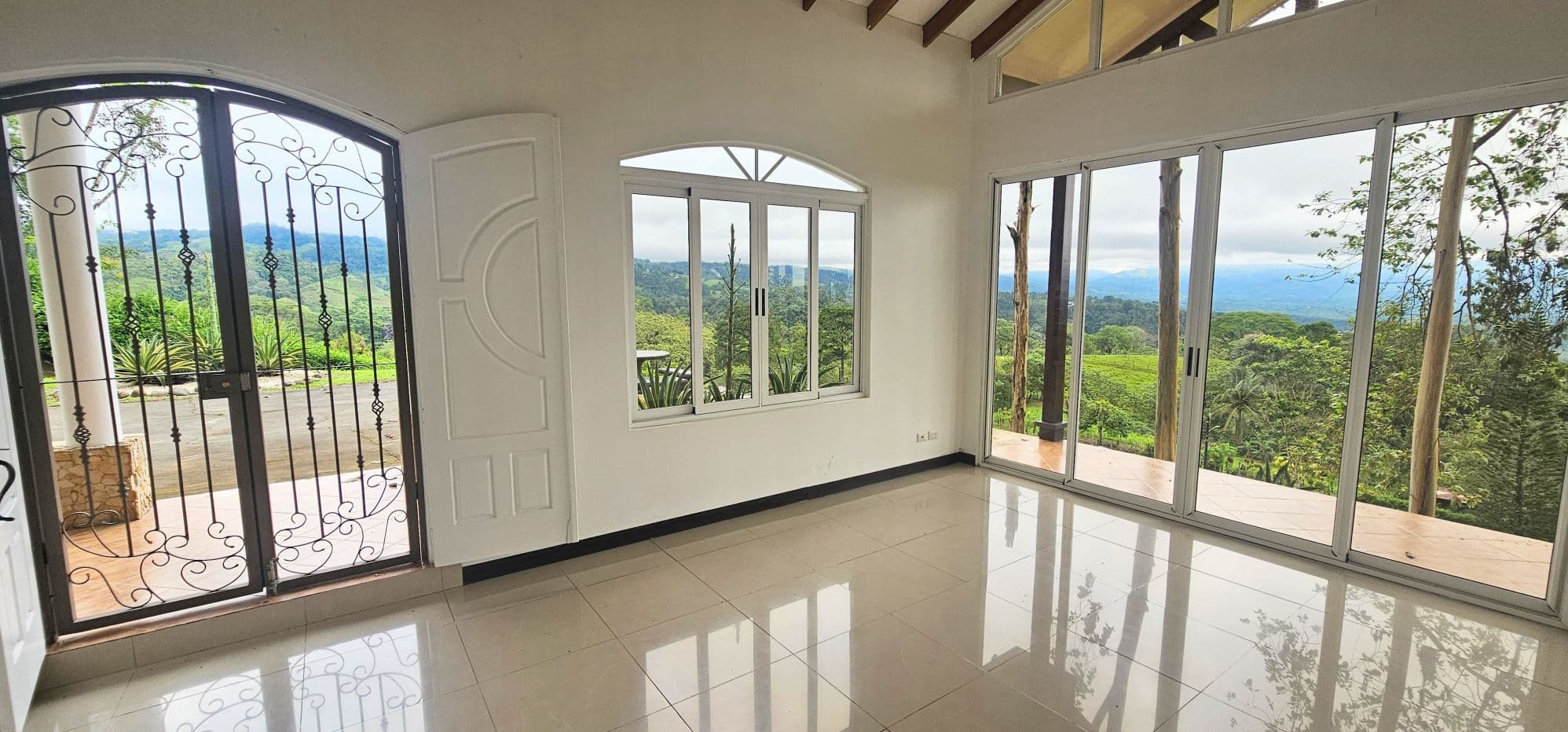 Spacious Family Home with Arenal Volcano Views in Florencia, photo 12