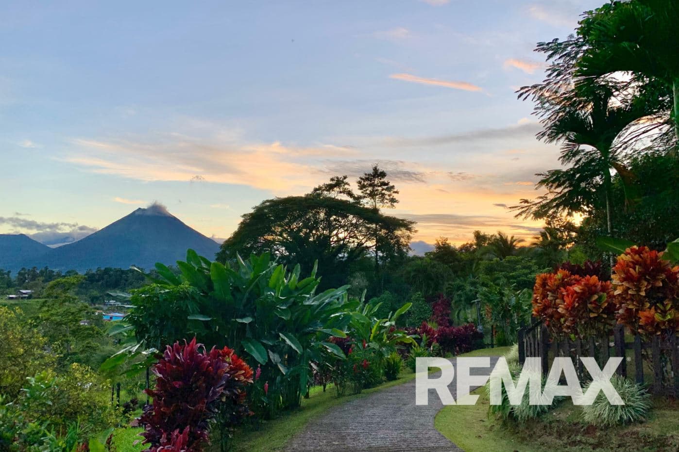 Paradise, property with Arenal Volcano View, Two Homes, Gardens and Income Potential near La Fortuna – 5,000 m², photo 2