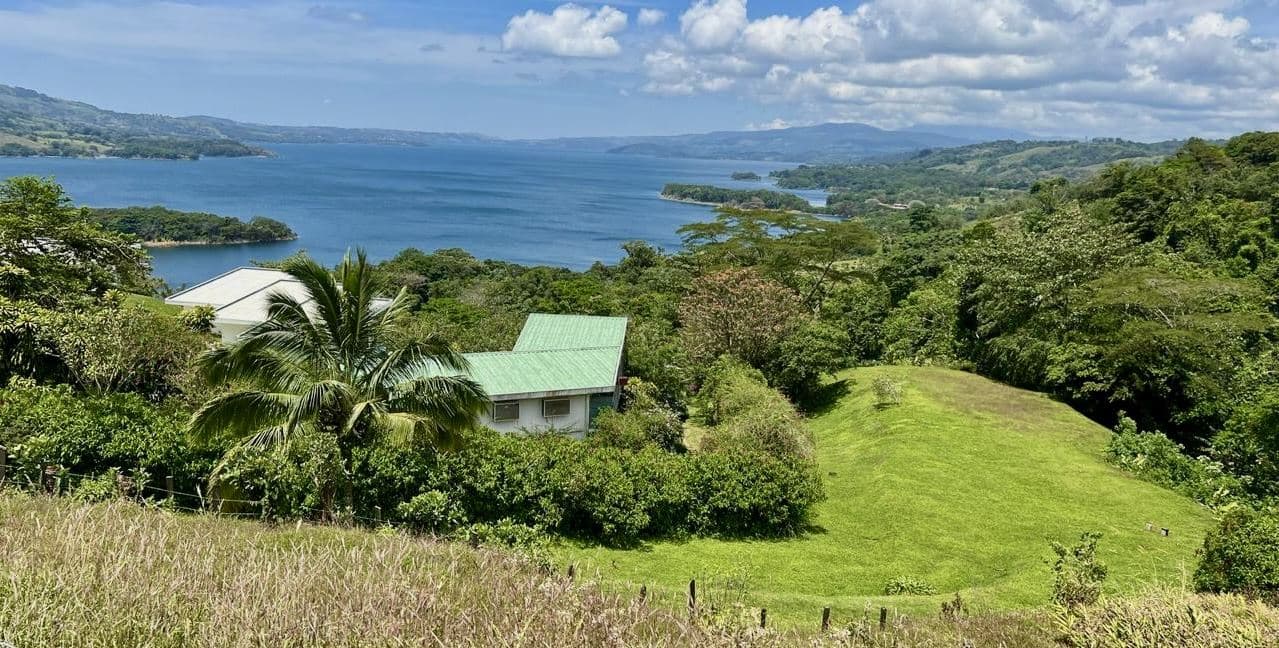 Stunning Buildable 3.4 Acre Lot in La Union with Panoramic Lake Arenal Views