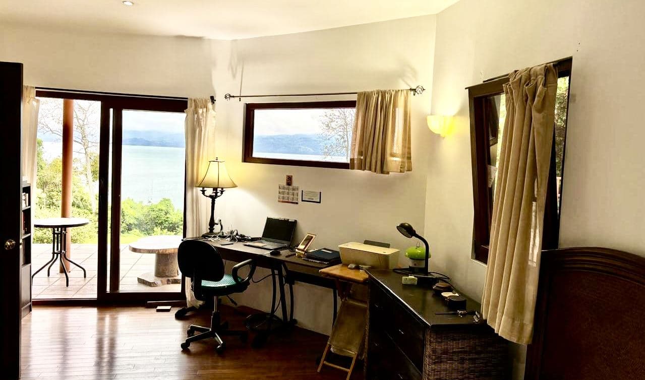 Prime Lakefront Villa in Lake Arenal Gated Community – Exceptional View, Guest House, and Investment Appeal, photo 10