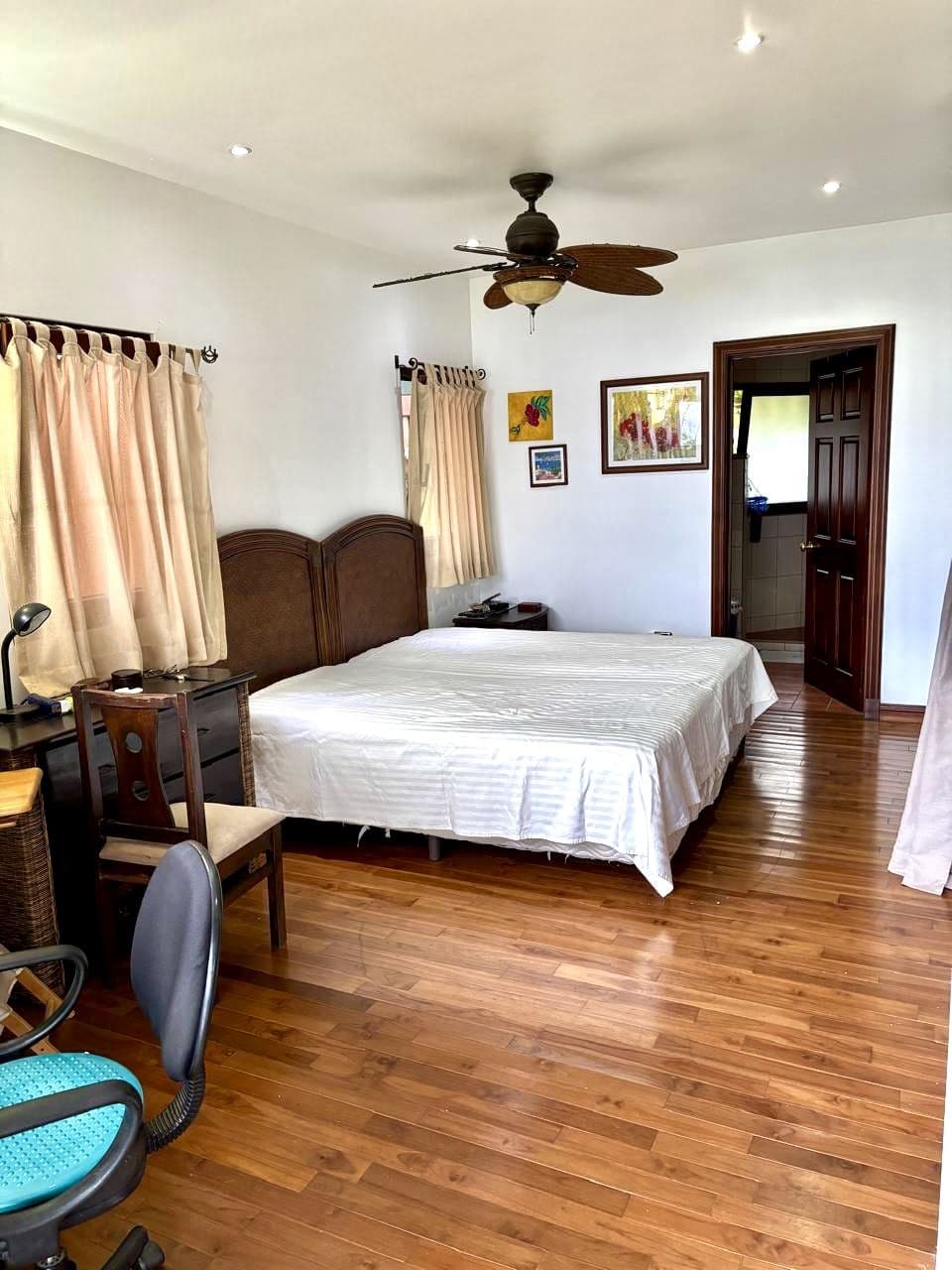 Prime Lakefront Villa in Lake Arenal Gated Community – Exceptional View, Guest House, and Investment Appeal, photo 11