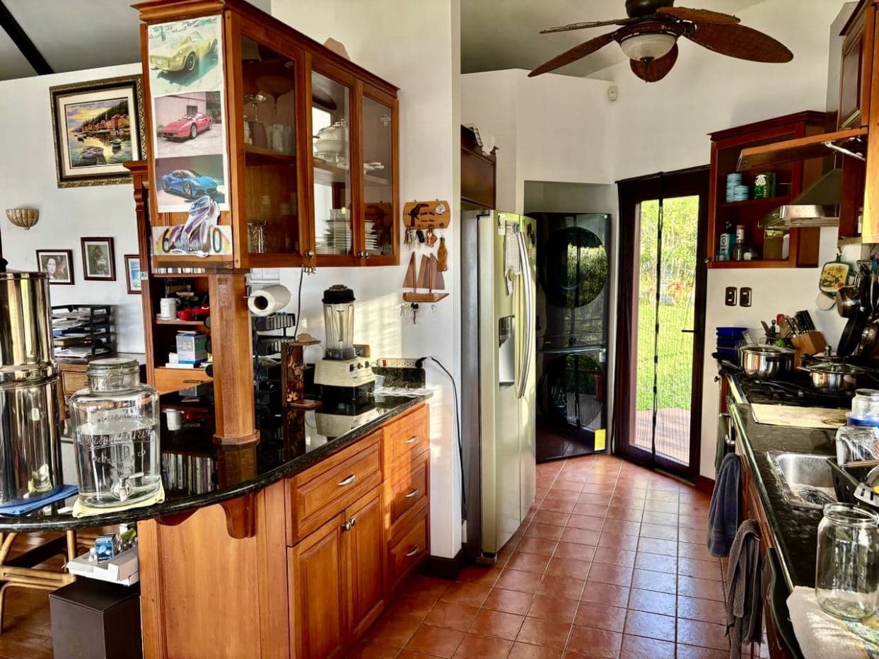 Prime Lakefront Villa in Lake Arenal Gated Community – Exceptional View, Guest House, and Investment Appeal, photo 13