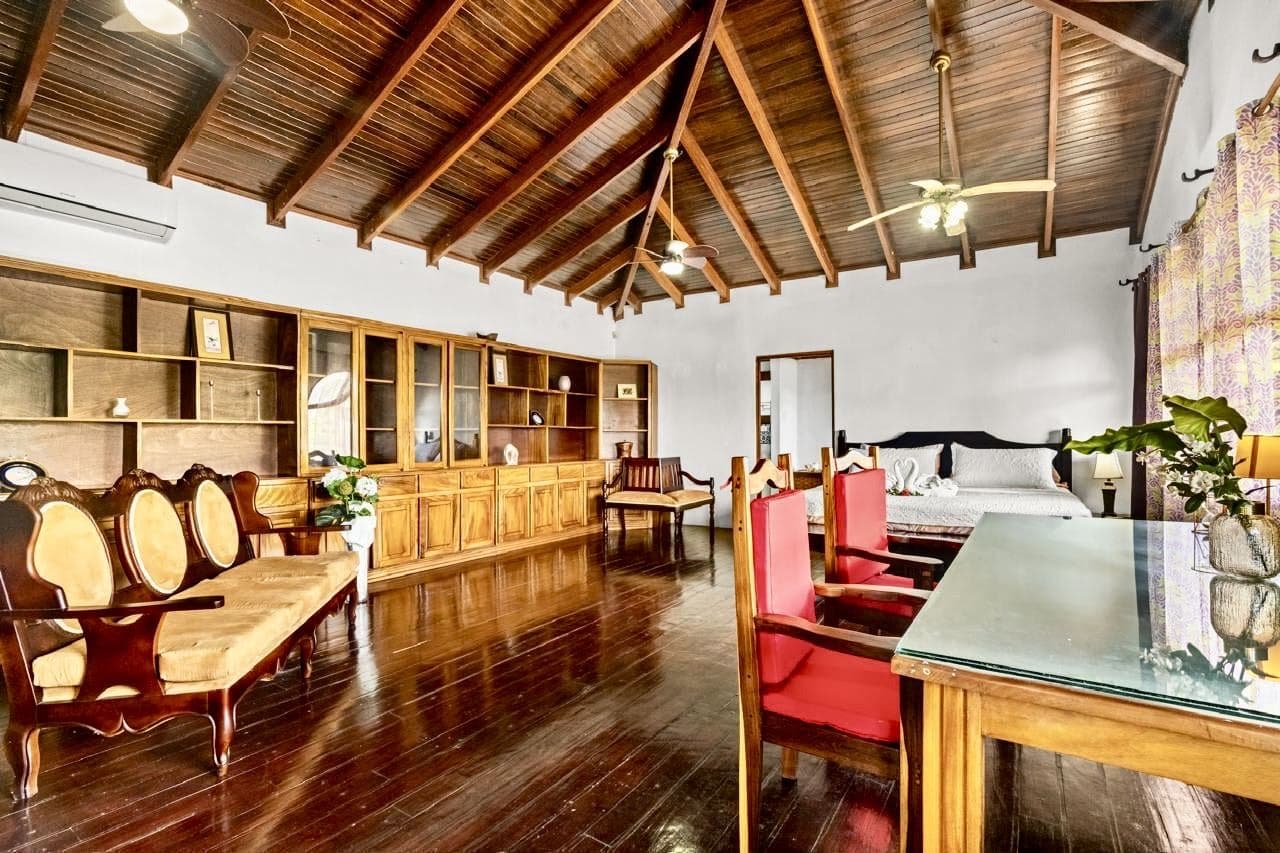 Prestigious 19-Bedroom Coastal Estate with Development Potential in Playa del Coco, photo 17
