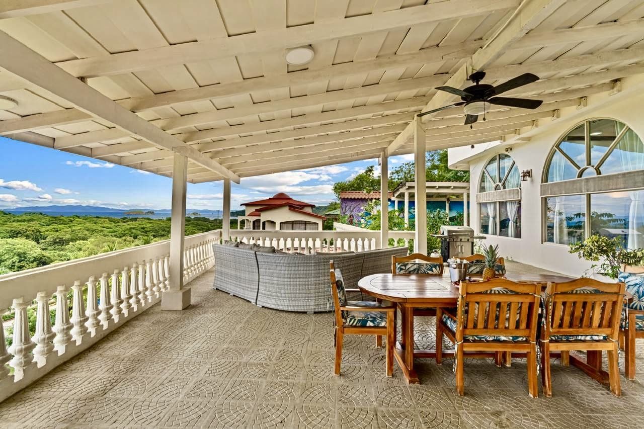 Prestigious 19-Bedroom Coastal Estate with Development Potential in Playa del Coco, photo 32