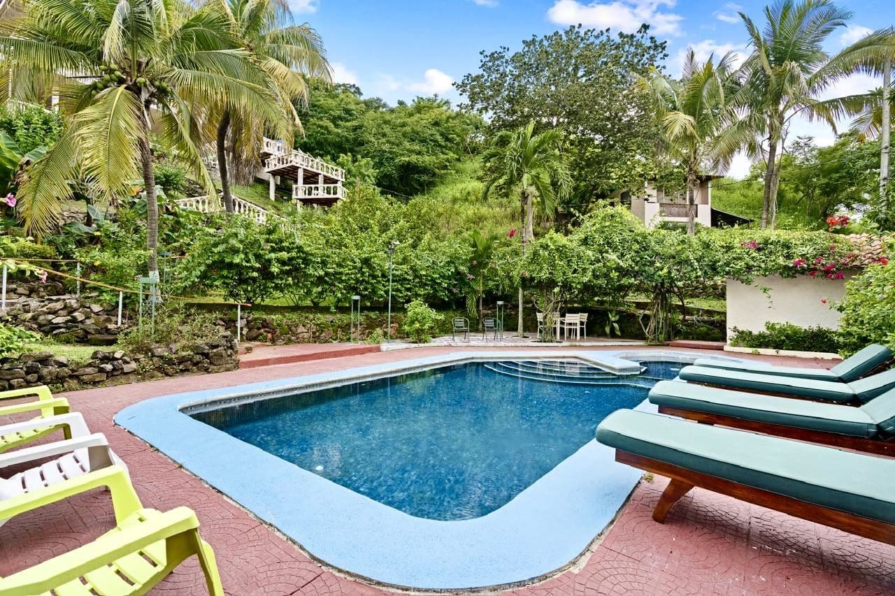 Prestigious 19-Bedroom Coastal Estate with Development Potential in Playa del Coco, photo 11
