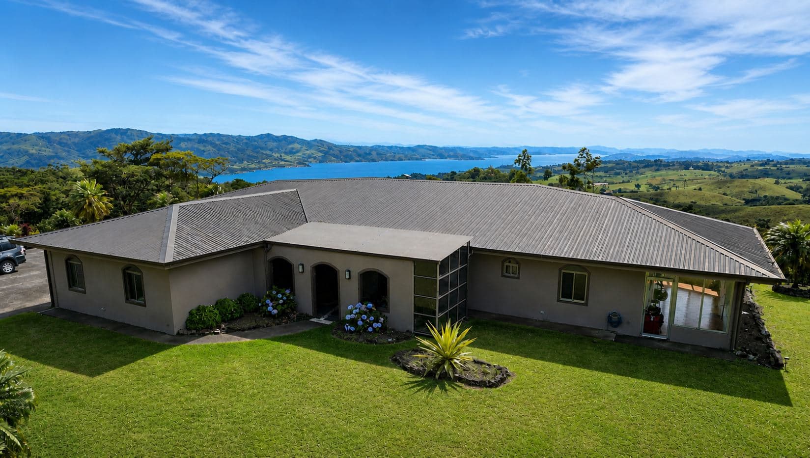 Luxury 10-Acre Estate in Gated Community - Panoramic Lake Arenal & Volcano Views, photo 3