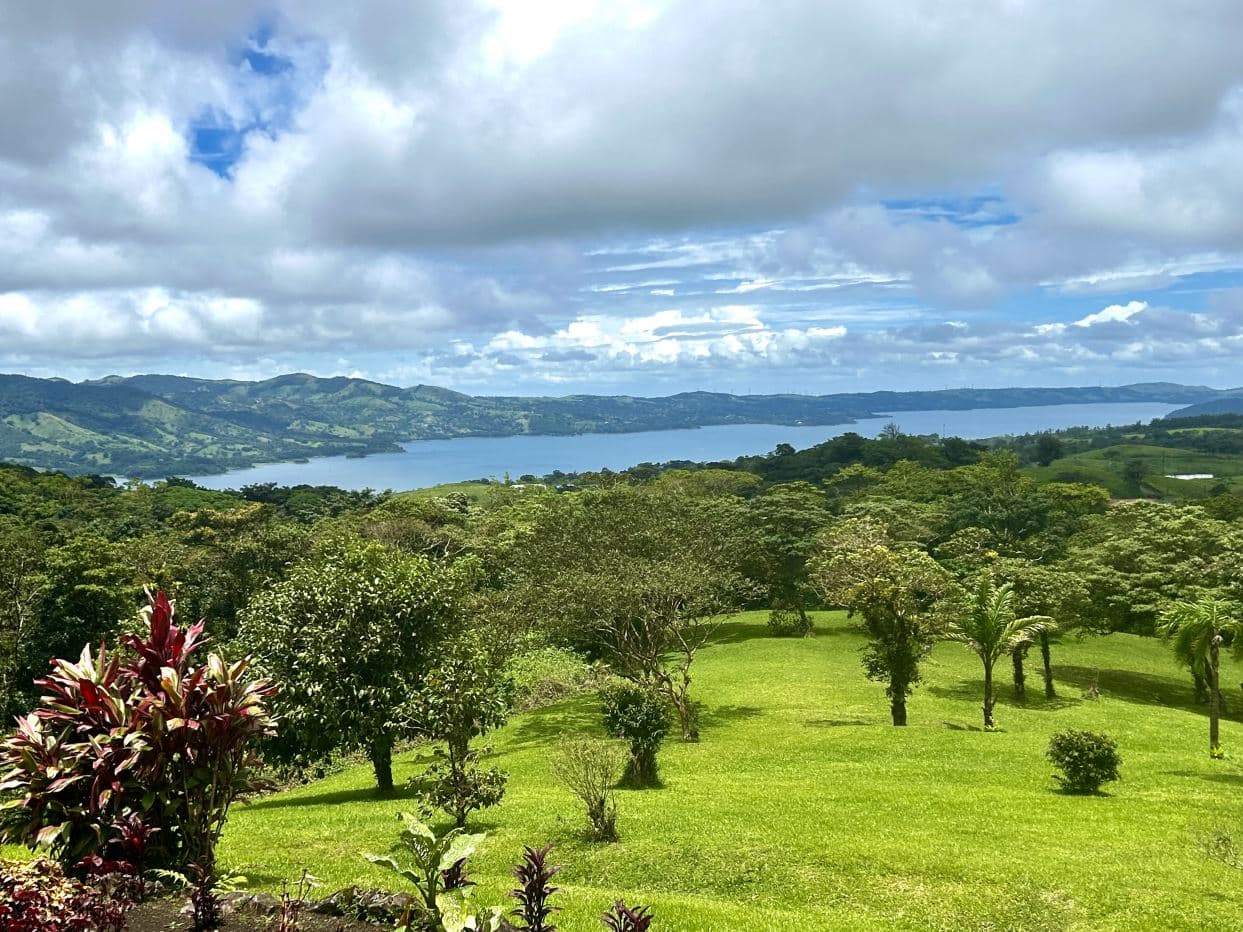 Luxury 10-Acre Estate in Gated Community - Panoramic Lake Arenal & Volcano Views, photo 7