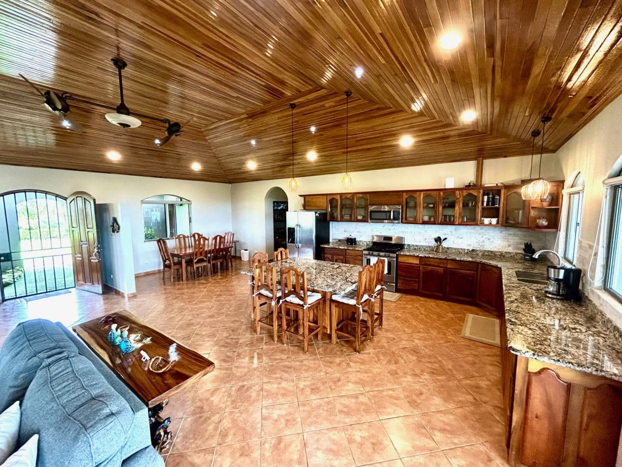 Luxury 10-Acre Estate in Gated Community - Panoramic Lake Arenal & Volcano Views, photo 11