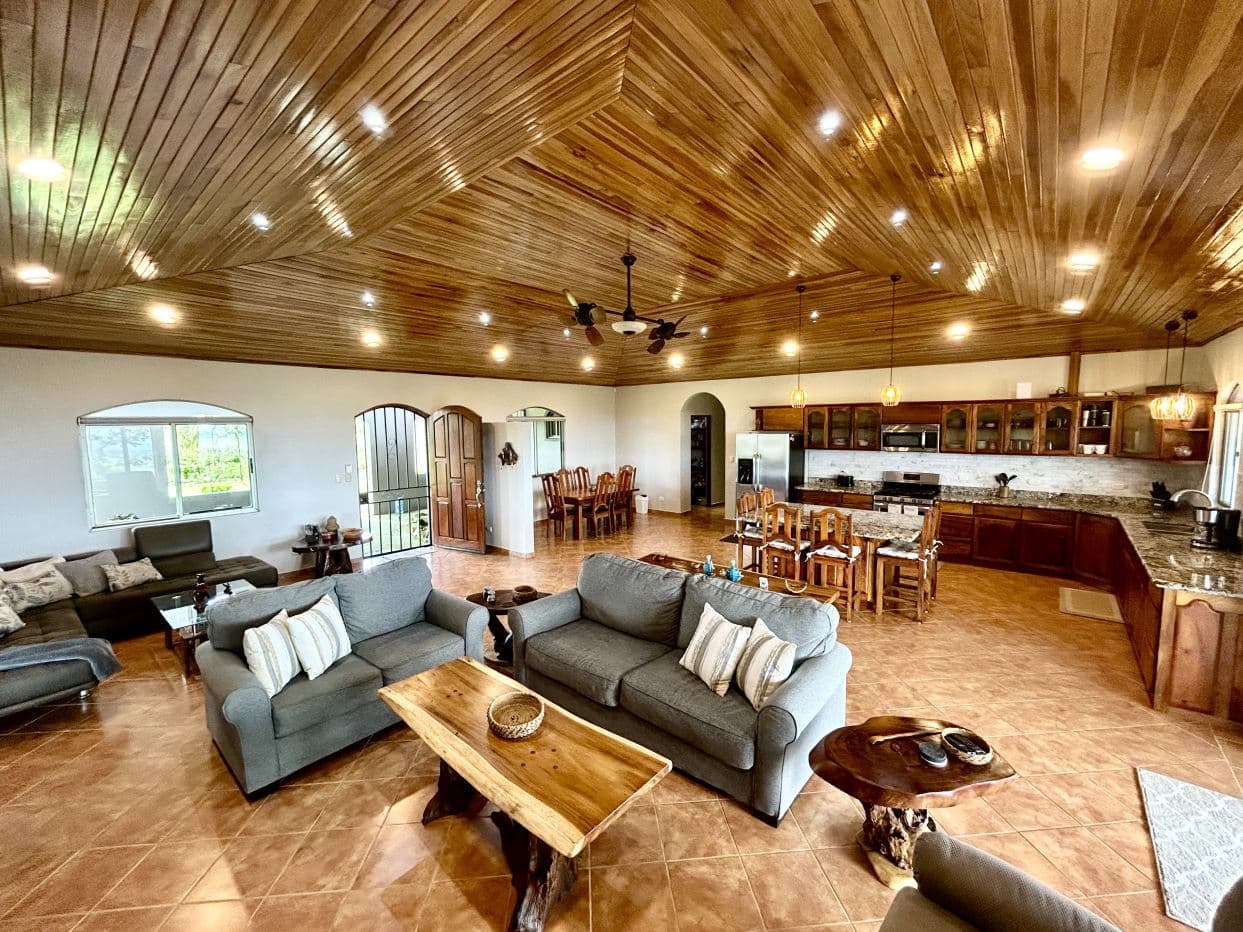 Luxury 10-Acre Estate in Gated Community - Panoramic Lake Arenal & Volcano Views, photo 9