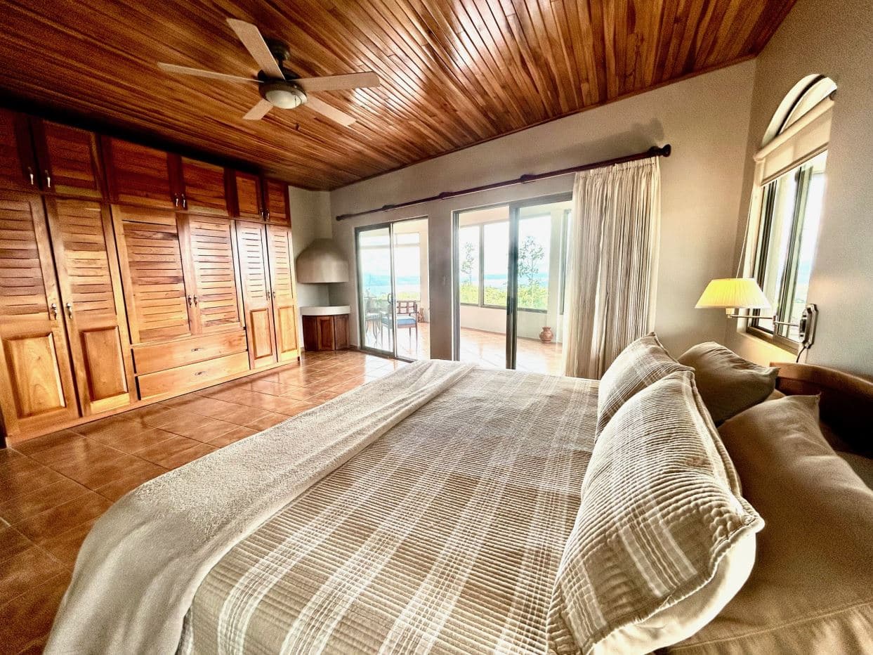 Luxury 10-Acre Estate in Gated Community - Panoramic Lake Arenal & Volcano Views, photo 16