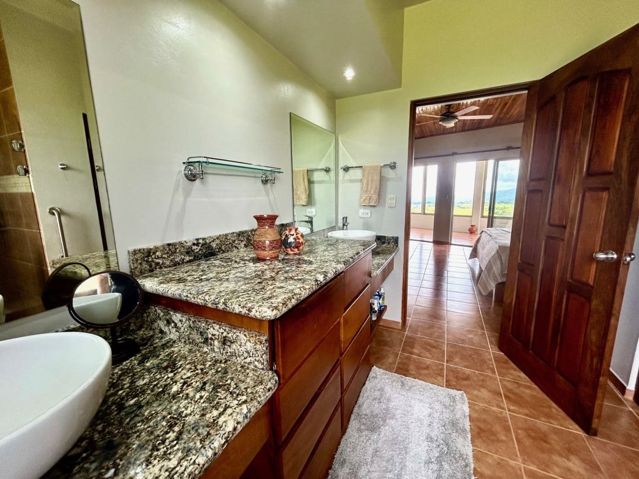 Luxury 10-Acre Estate in Gated Community - Panoramic Lake Arenal & Volcano Views, photo 17