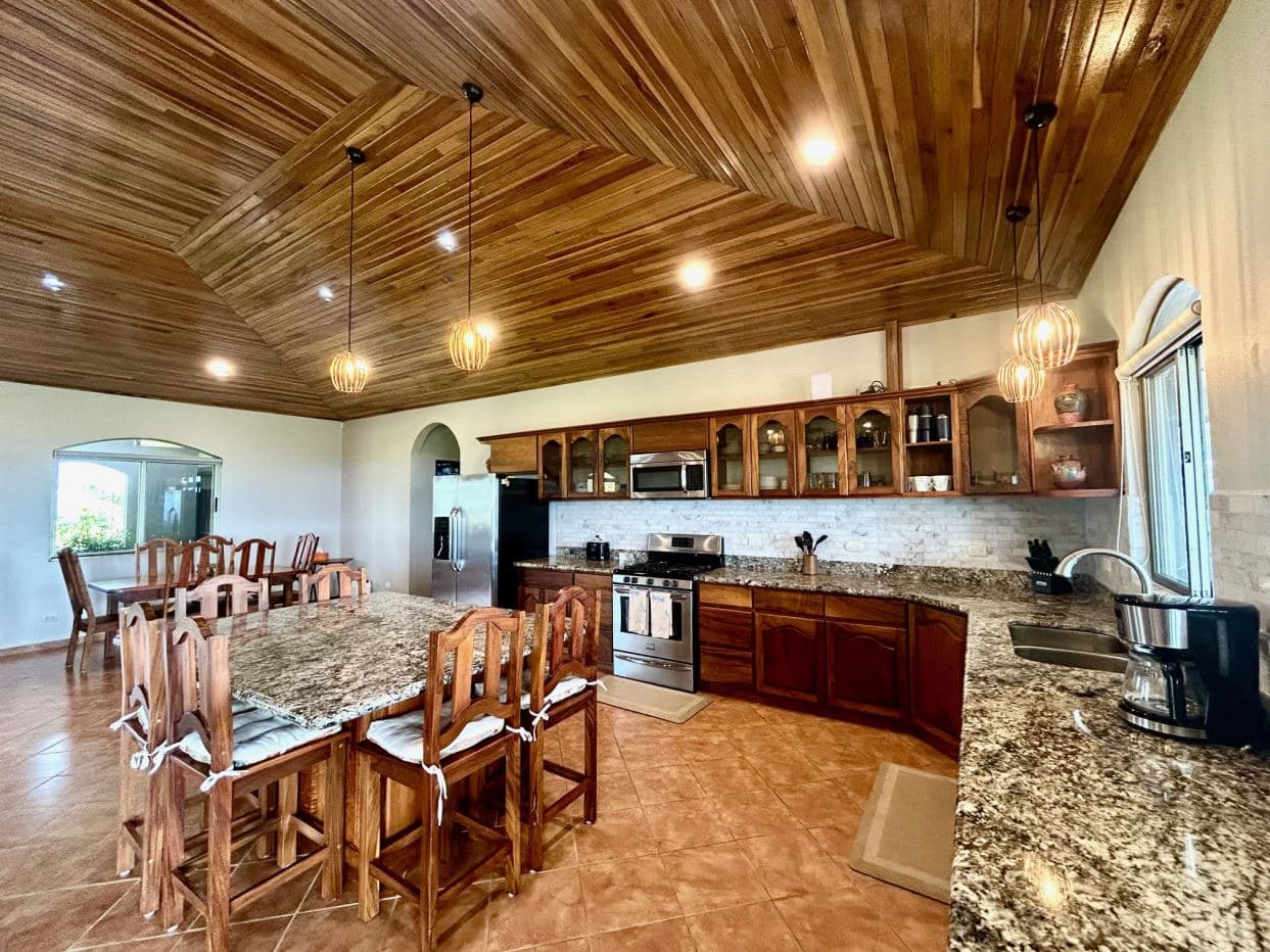 Luxury 10-Acre Estate in Gated Community - Panoramic Lake Arenal & Volcano Views, photo 12