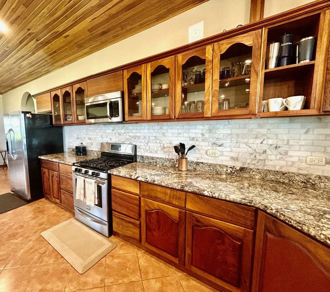 Luxury 10-Acre Estate in Gated Community - Panoramic Lake Arenal & Volcano Views, photo 13