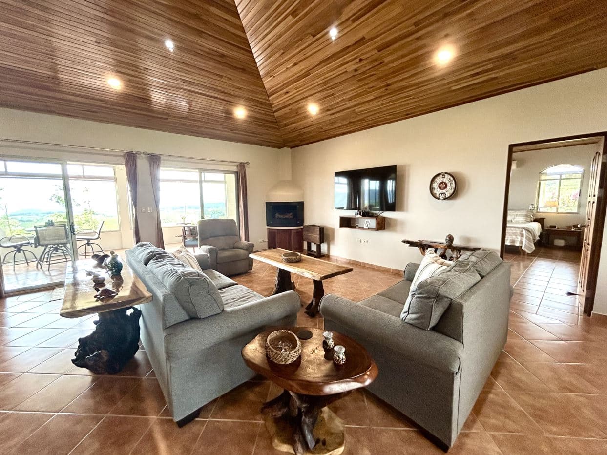 Luxury 10-Acre Estate in Gated Community - Panoramic Lake Arenal & Volcano Views, photo 10