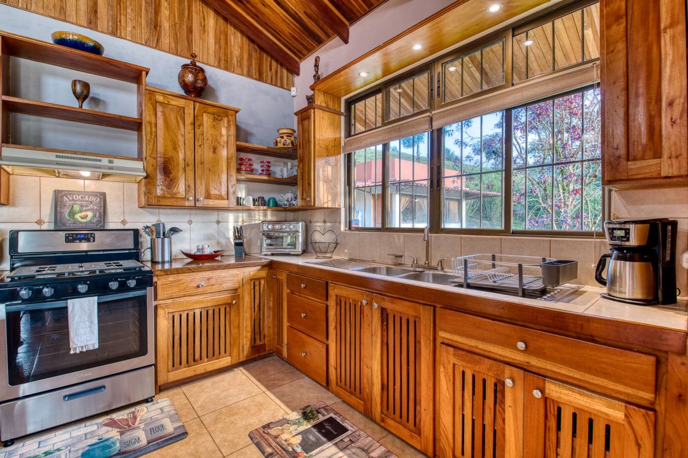 PuraVista Aguacate - A Breathtaking Private Estate with Stunning Lake & Volcano Views, photo 8