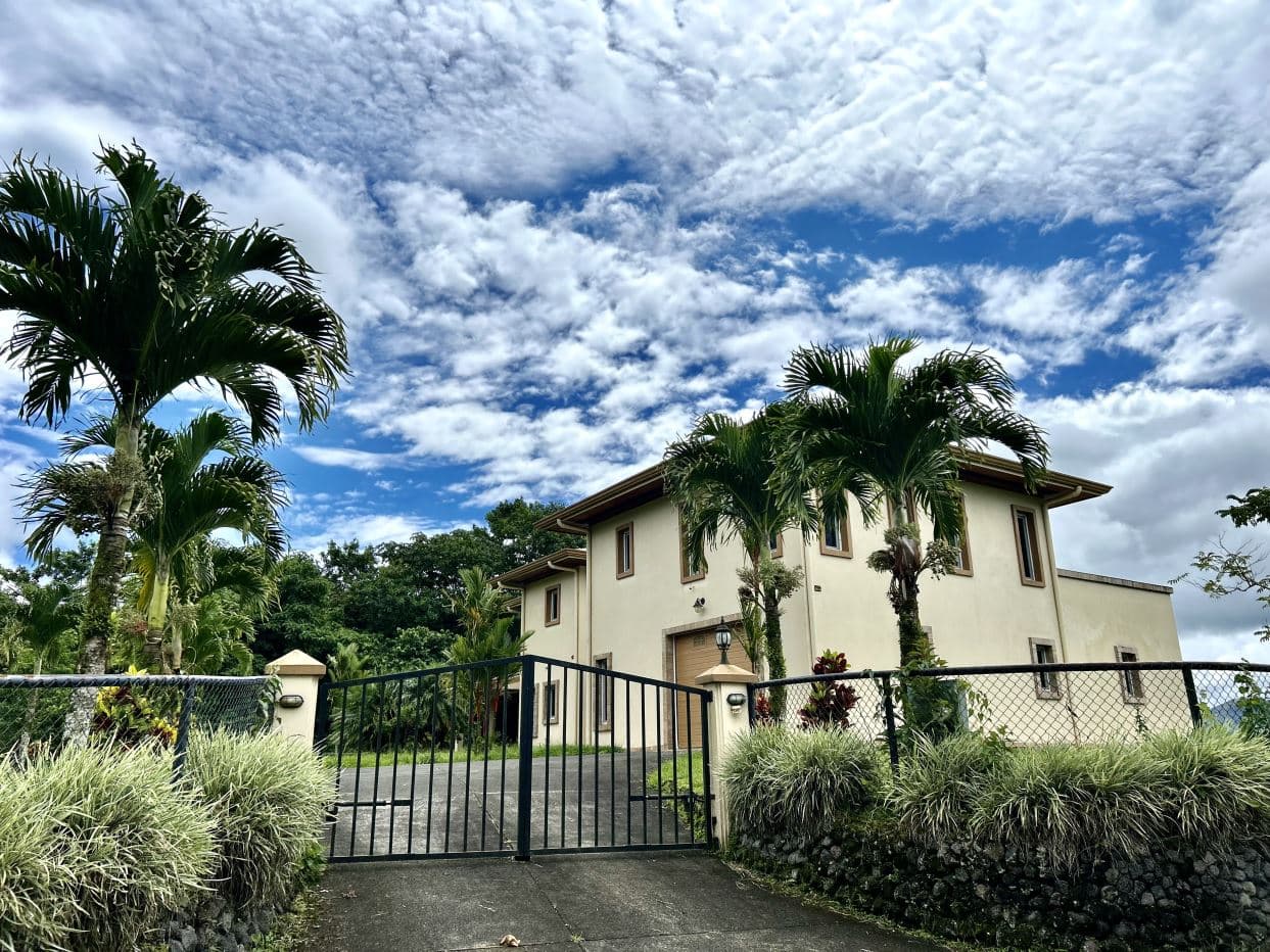 Luxury Lakefront Home with Guest Suite and Panoramic Lake Arenal Views - Lake Paradise Nuevo Arenal, photo 3