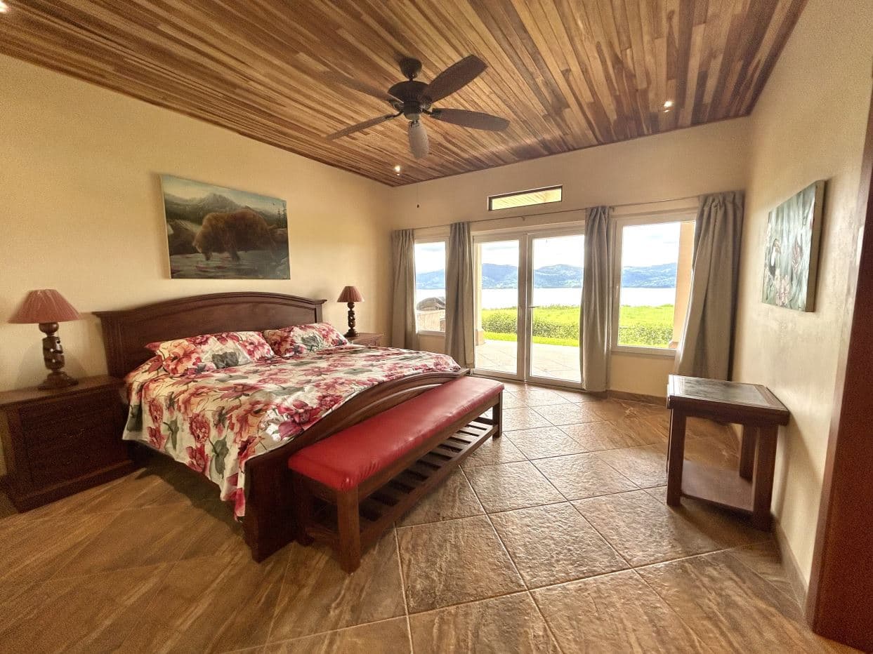 Luxury Lakefront Home with Guest Suite and Panoramic Lake Arenal Views - Lake Paradise Nuevo Arenal, photo 20