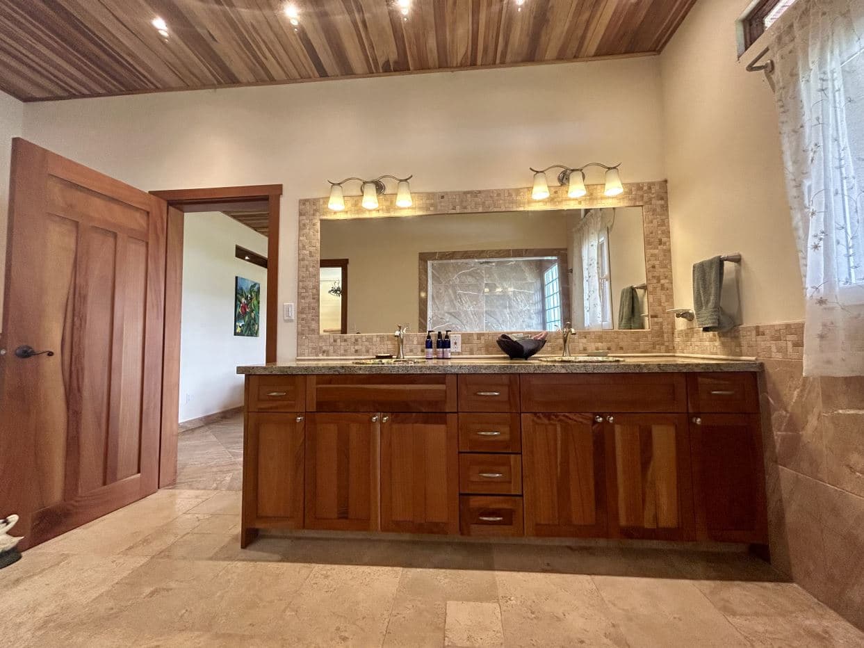 Luxury Lakefront Home with Guest Suite and Panoramic Lake Arenal Views - Lake Paradise Nuevo Arenal, photo 22