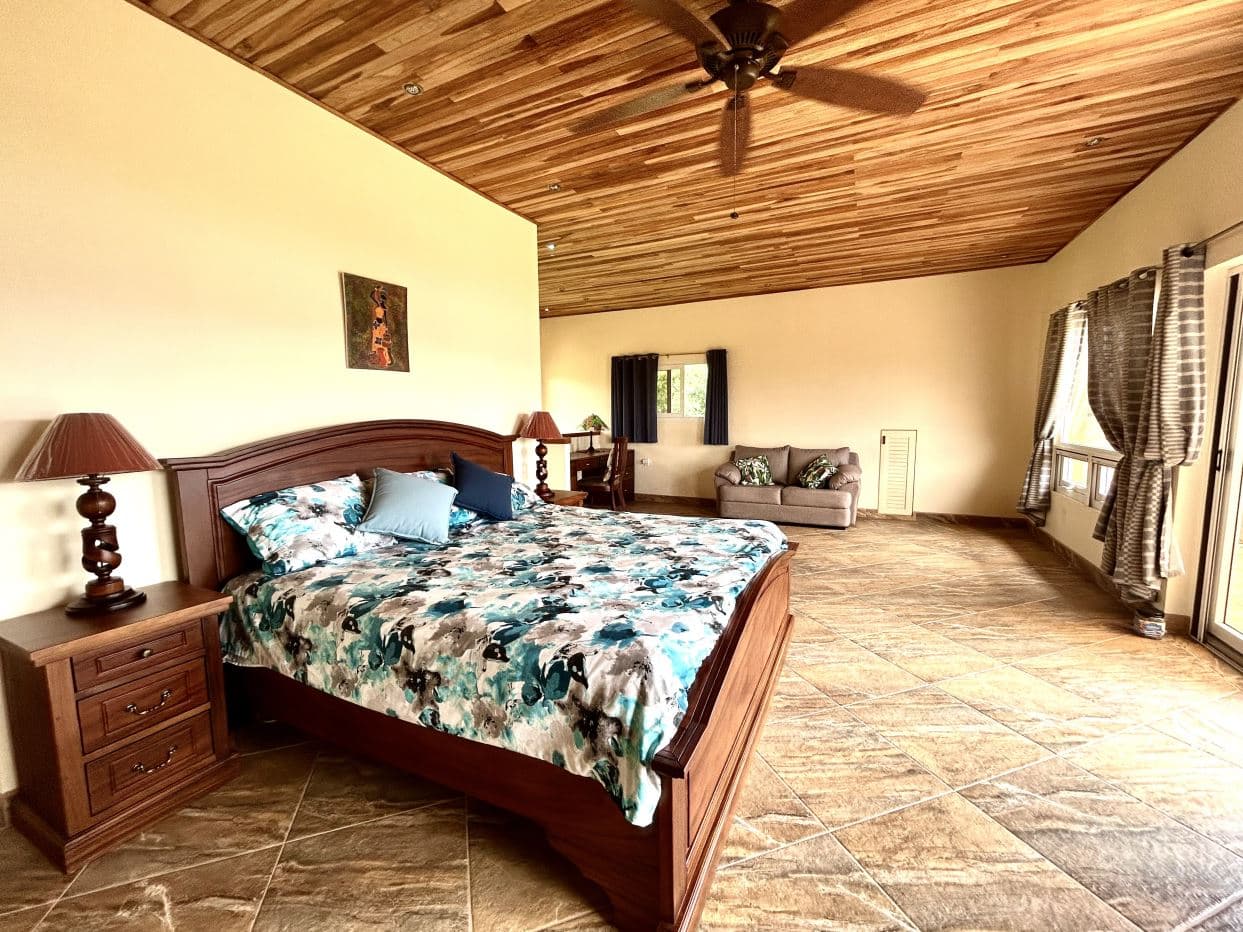 Luxury Lakefront Home with Guest Suite and Panoramic Lake Arenal Views - Lake Paradise Nuevo Arenal, photo 17