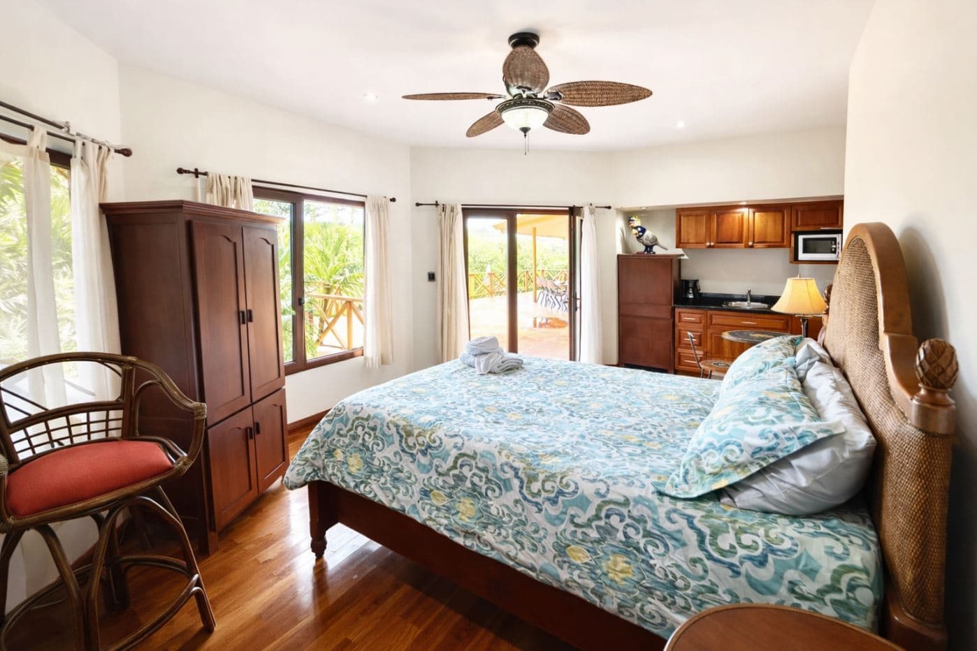 Waterfront Lake Arenal Villa with Guest Casita in Exclusive Buena Vista Community, photo 22