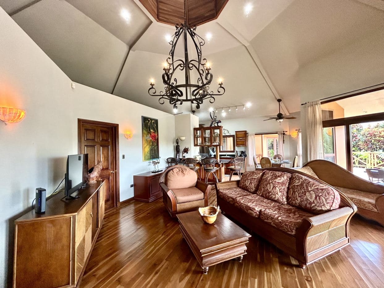 Waterfront Lake Arenal Villa with Guest Casita in Exclusive Buena Vista Community, photo 5