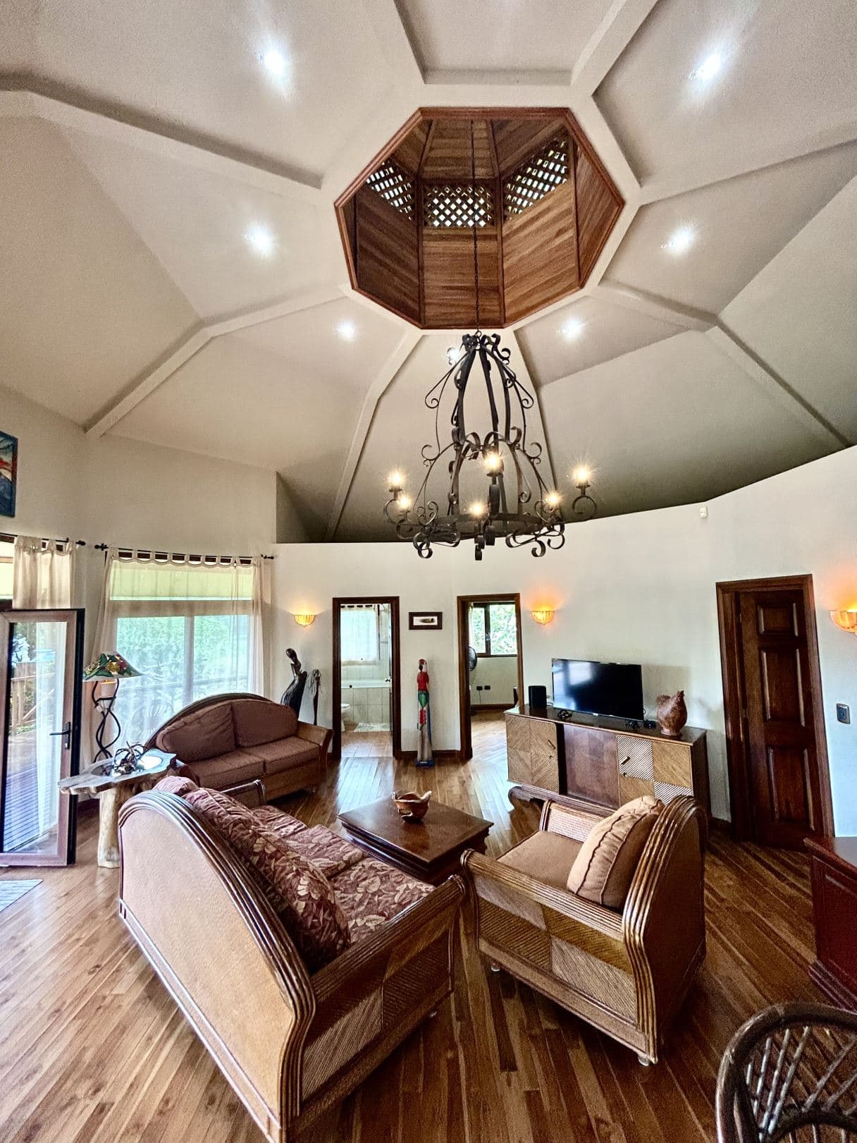 Waterfront Lake Arenal Villa with Guest Casita in Exclusive Buena Vista Community, photo 7