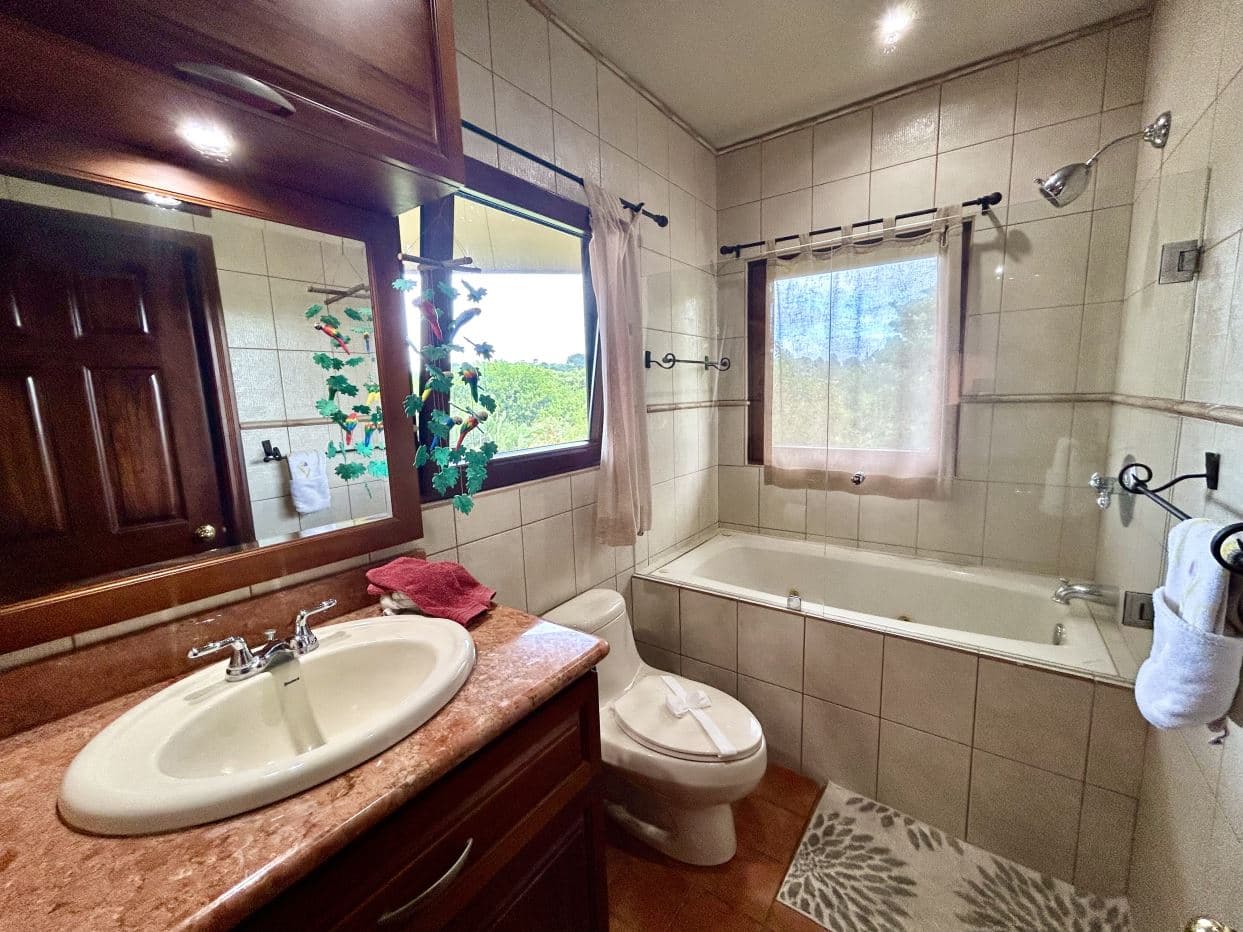 Waterfront Lake Arenal Villa with Guest Casita in Exclusive Buena Vista Community, photo 20