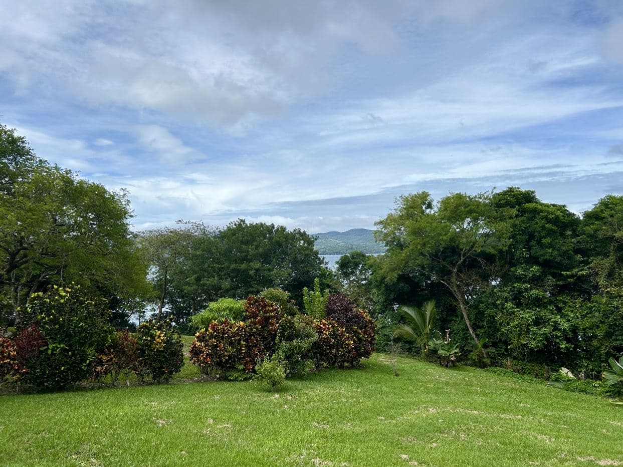 Waterfront Lake Arenal Villa with Guest Casita in Exclusive Buena Vista Community, photo 34