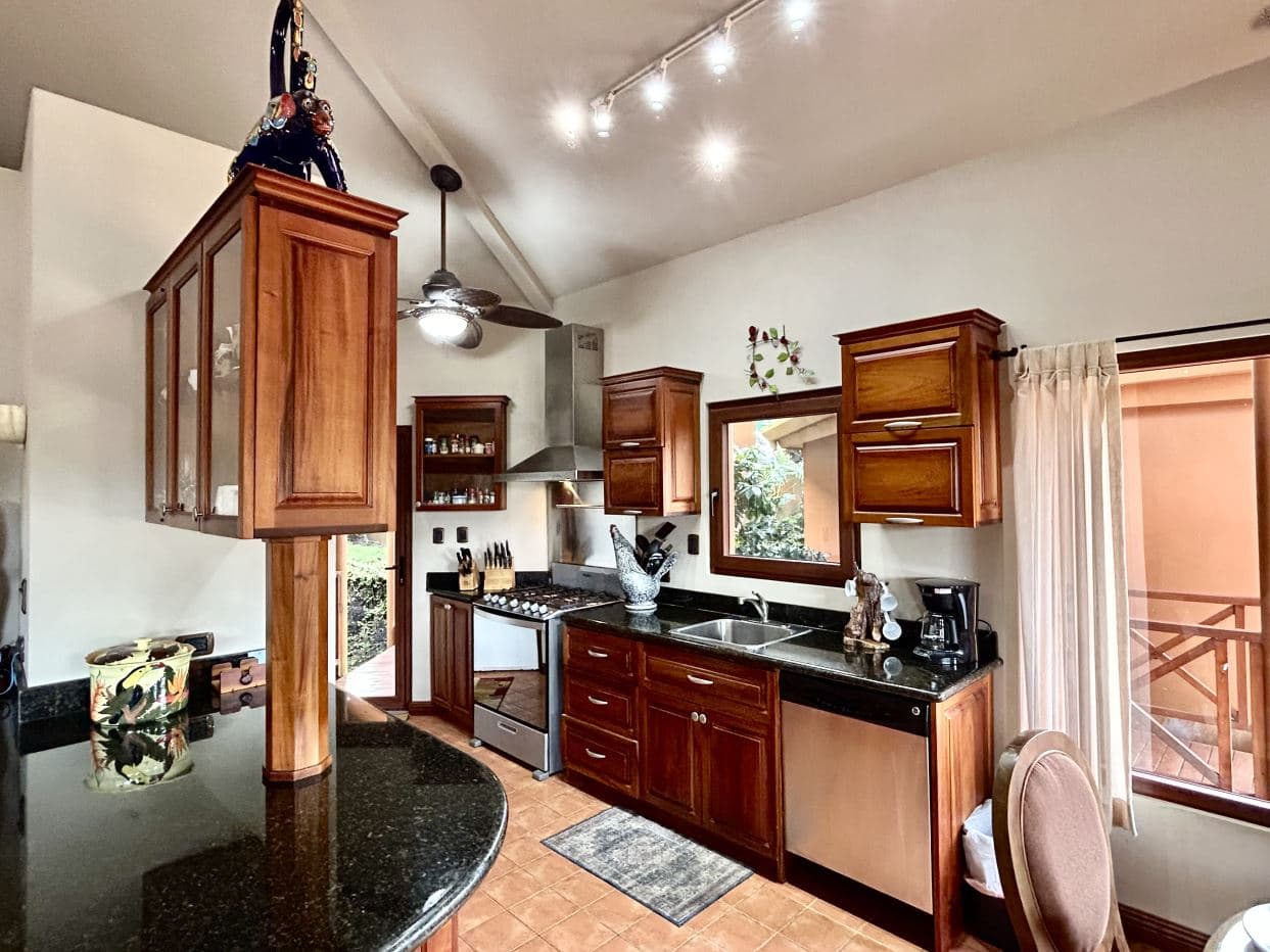 Waterfront Lake Arenal Villa with Guest Casita in Exclusive Buena Vista Community, photo 12